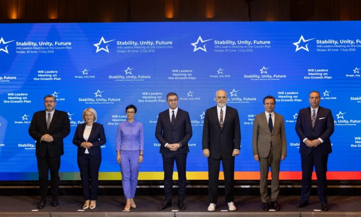 Foto familjare nga takimi BE-BP për Planin e Rritjes! Rama krah Kurtit dhe Mickoskit: Jemi shumë krenarë, kemi …