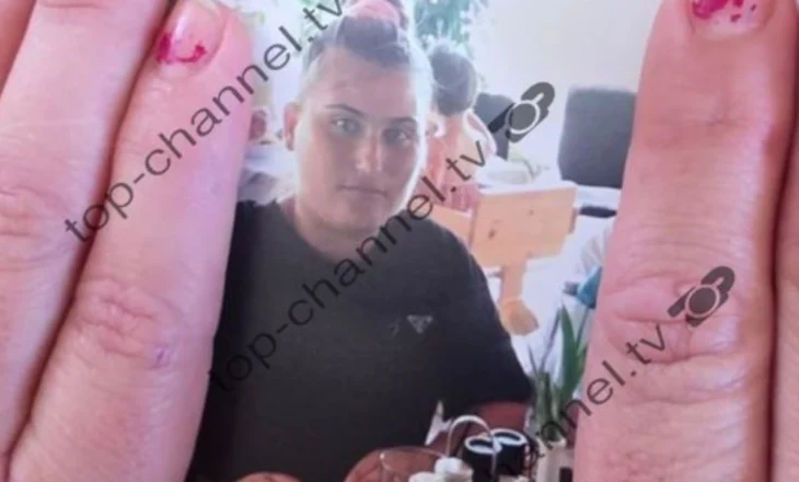 FOTO/ Mbyti me tel babanë, u ndihmua nga mamaja, ja kush është 26-vjeçarja që tentoi të fshihte krimin