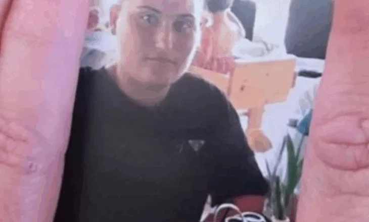 FOTO- Mbyti me tel të atin, ja kush është 26-vjeçarja Emanilda Rama