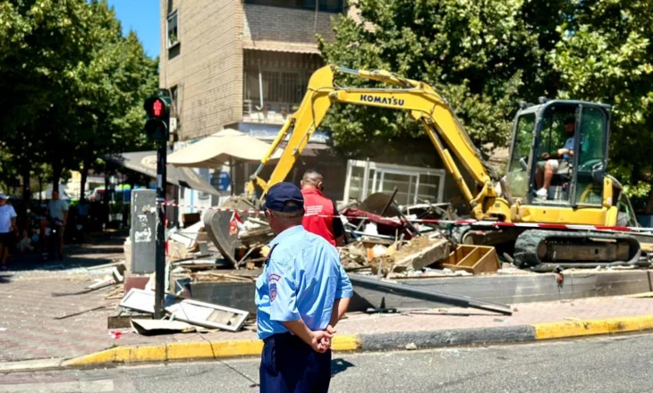 FOTO/ Tiranë, vijon aksioni për lirimin e hapësirave publike