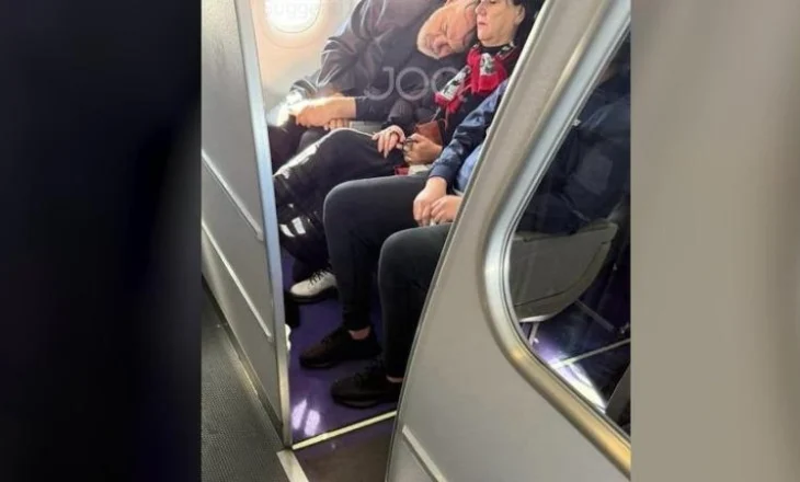 Fotoja që hedh poshtë akuzat e opozitës për udhëtime luksoze me charter, Rama fotografohet me familjen në ‘economy class’