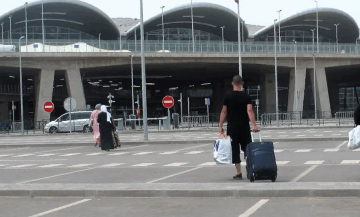 Francë/ Anulohen 1500 fluturime për shkak të grevës së kontrollorëve të trafikut ajror