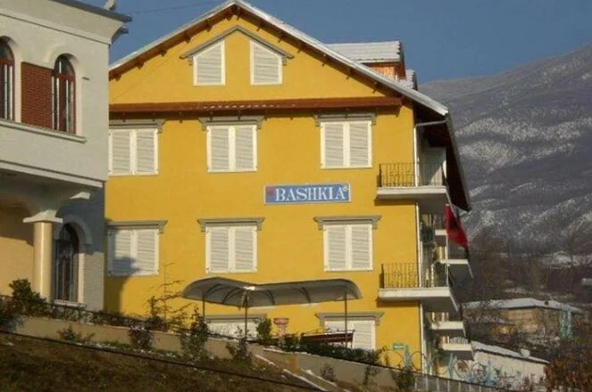 ‘Furtunë’ dorëheqjesh edhe në Bashkinë Dibër, largohen 35 drejtues të njësive administrative