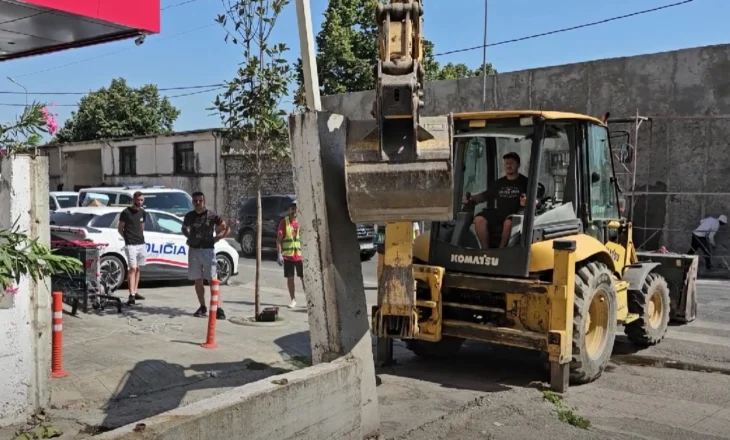 Gardhe që rrezikojnë jetën: Bashkia Shkodër nis aksionin për lirimin e hapësirave