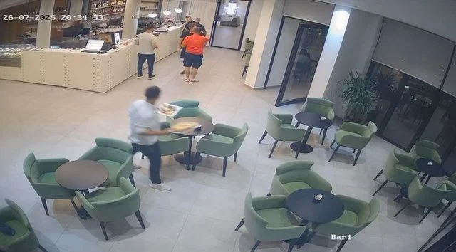 Gazetari i njohur reagon pas dhunës ndaj kamarierit: A ka njeri guxim t’i thotë këtij djali ‘mos ik nga Shqipëria’?
