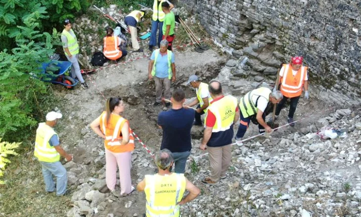 Gërmimet arkeologjike pas më shumë se 30 vitesh rifillojnë në kalanë e Gjirokastrës
