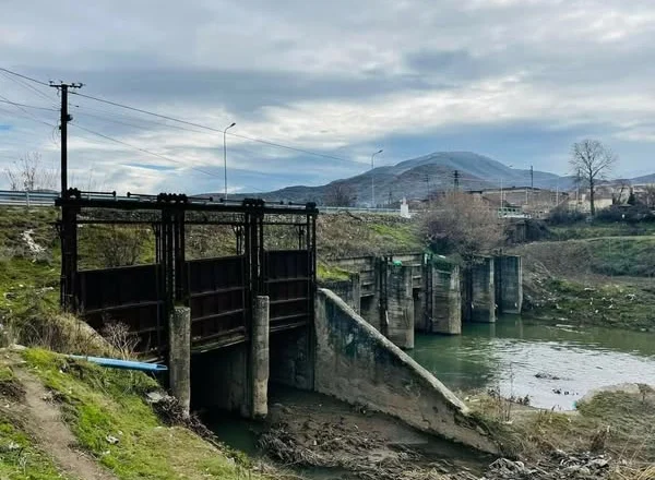 Gjendet i plagosur rëndë poshtë urës së Maliqit, familja nuk e kishte kontaktuar qysh mbrëmë
