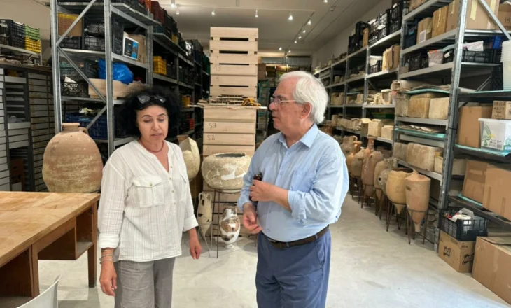Gjinushi vizitë inspektuese në fondet arkeologjike të Durrësit