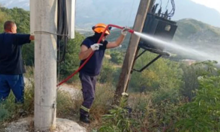 Gjirokastër/ Zjarre në dy transformatorë elektrikë në Kakoz, tre zjarrfikës në vendngjarje