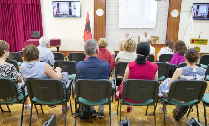 “Gjuhët e Ballkanit në një dimension të ri”, një konferencë shkencore në Akademinë e Shkencave