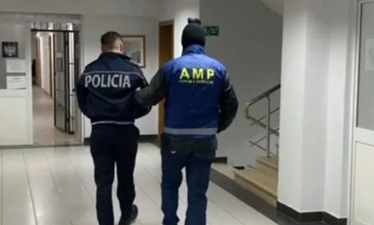 Gjykata e Elbasanit lë në burg nënkomisarin e arrestuar për fajdet