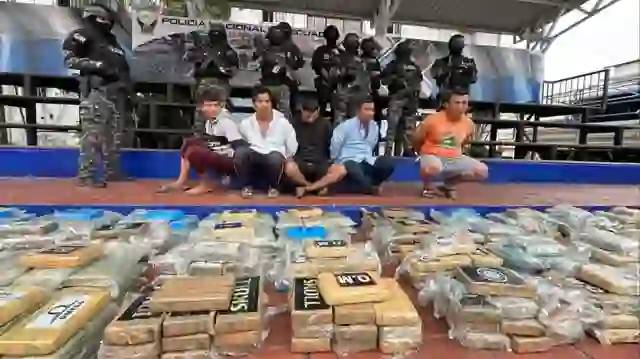 Goditet mafia shqiptare në Ekuador, sekuestrohen tre ton drogë dhe 5 të arrestuar (Video)