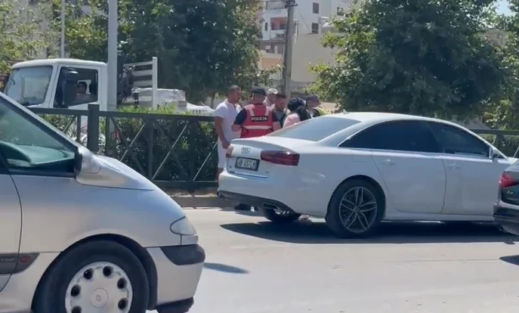 “Golfi” përplas këmbësoren në rrugën Transballkanike, më pas goditet nga “Audi”. 65-vjeçarja përfundon në spital