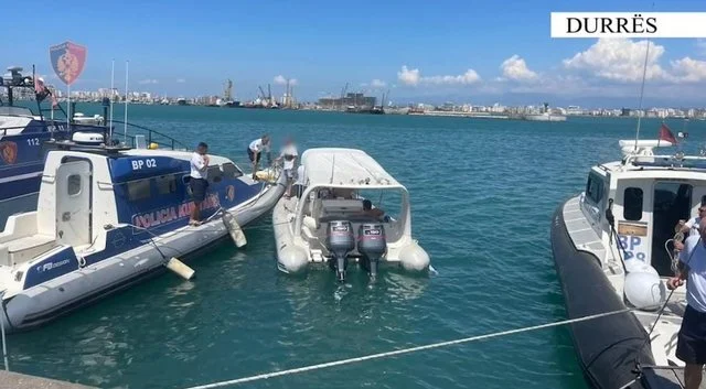 Gomonia po fundosej nga moti i keq, shpëtohen pesë persona në Durrës