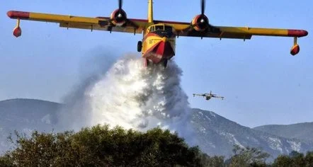 Greqia i vjen në ndihmë Shqipërisë, dy avionë Canadair ndihmojnë për shuarjen e zjarrit në Dukat