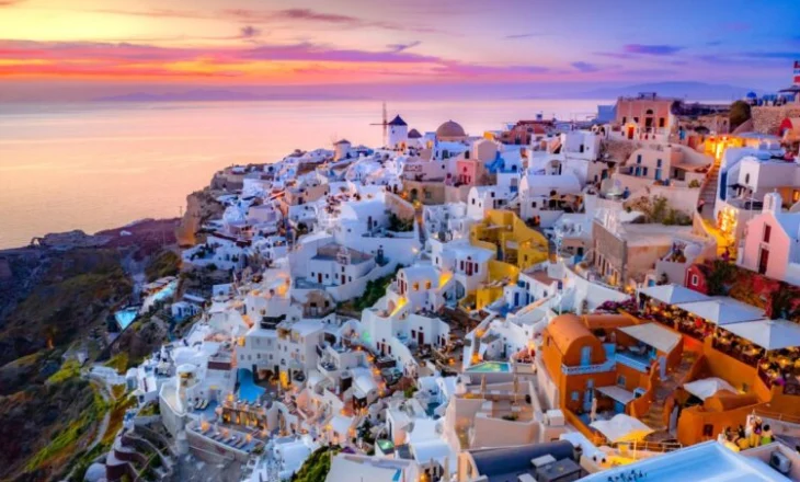Greqia vendos tarifë për të vizituar Santorinin, ja sa euro duhet të paguajnë turistët