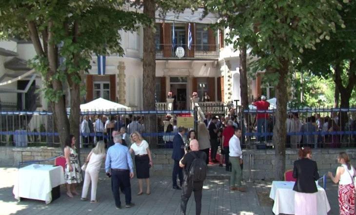 Hapet konsullata greke në Korçë, marrin pjesë ministrat e jashtëm Gerapetritis dhe Hasani, bëhet protagonist edhe Beleri