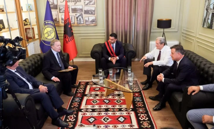 Hapja e ambasadës gjermane/ Werner Daum: Ndodhi diçka e bukur, lindi liria! Ata që sollën ndryshimin ishin shqiptarët, veçanërisht të rinjtë