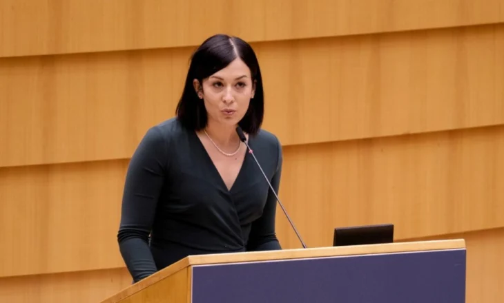 Hungarezët paralajmërojnë demokratët amerikanë: Mos prisni të bjerë furtuna, organizohuni tani kundër Trump