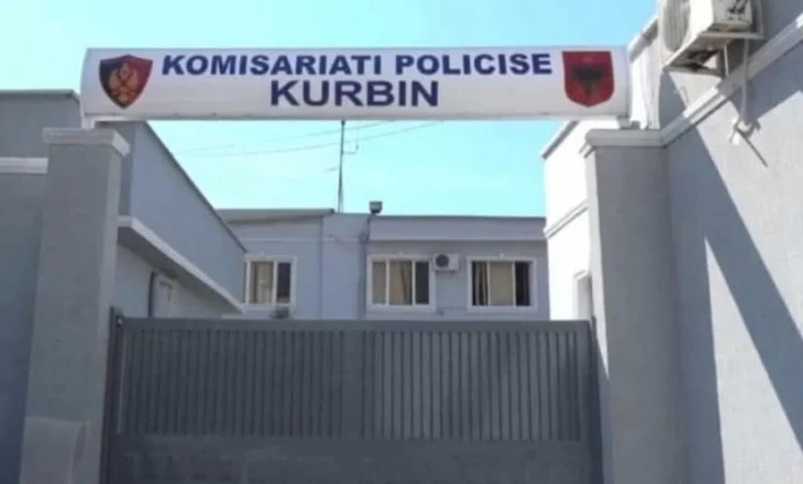 Hyri i maskuar e theu xhamin e derës së dyqanit për të vjedhur/ Pranga 36 vjeçarit