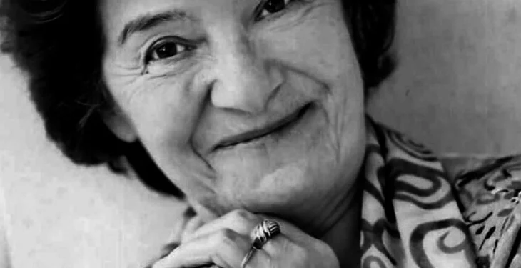 I bashkohet yjeve të përjetësisë, Violeta Sekuj, një korçare që u rrit me mëkim shpirtëror në tempullin e korifenjve, Teatrin ‘Migjeni’