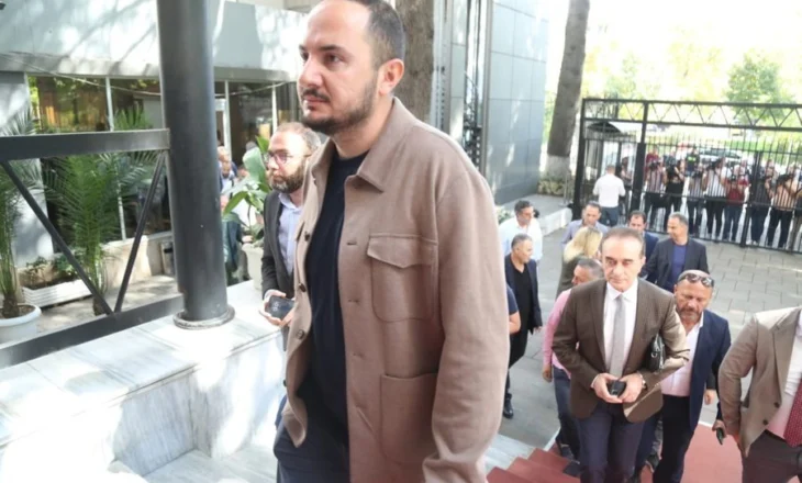 I burgosur politikisht prej tetorit, lirohet Ervin Salianji, njofton konferencën