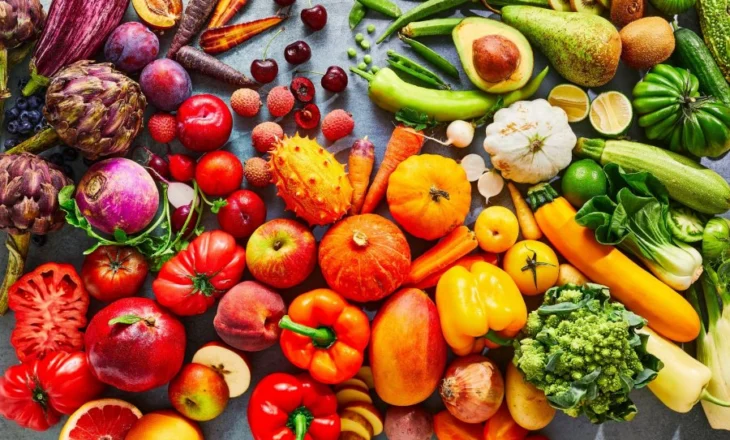 I hamë çdo ditë, por këto fruta dhe perime janë plot me pesticide! Lista me 12 produktet që duhet të kemi kujdes