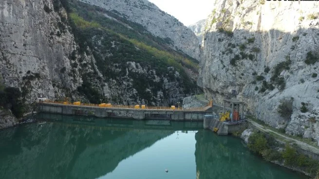 I riu u gjet i vdekur pranë liqenit të Shkopetit, dyshime për vrasje