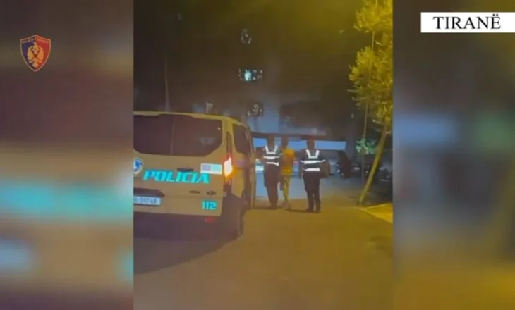 I tregonte turistit si të hidhte mbeturina nga makina, Kozaku shoqërohet në polici!