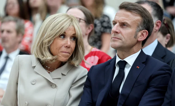 Influencerja pretendoi se Zonja e Parë e Francës ka lindur mashkull, presidenti francez Emmanuel Macron e padit në SHBA