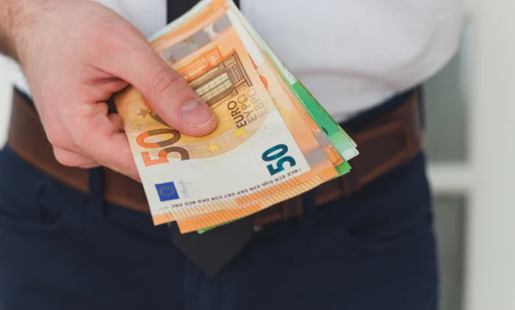 Institucionet e pagesave fituan 17 milionë euro vitin e kaluar