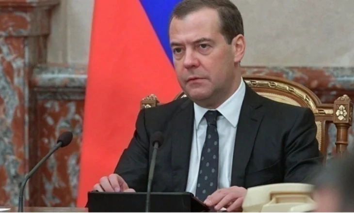Ish-presidenti rus i përgjigjet kërcënimeve Trump, Medvedev: Nuk na interesojnë “ultimatumet teatrale” të Trump