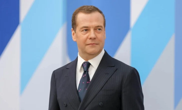 Ish-presidenti rus paralajmëron Trump pas kërcënimeve për sanksione: Çdo ultimatum është një hap drejt luftës