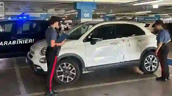 Itali/ Goditi me thikë të dashurin e gruas në qendrën tregtare, shqiptari prangoset në kufi