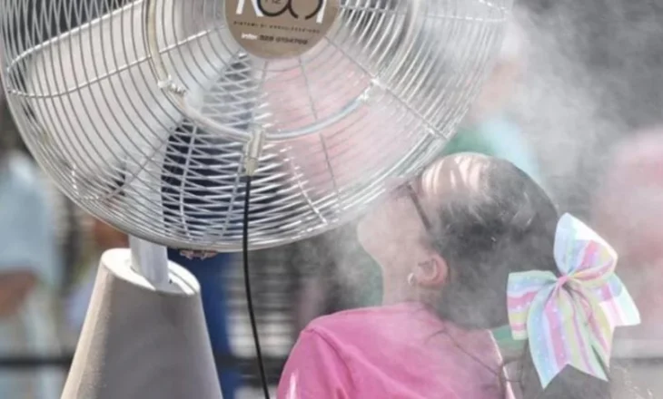 Italia mes dy ekstremesh/ Stuhi në veri, temperatura përvëluese në jug