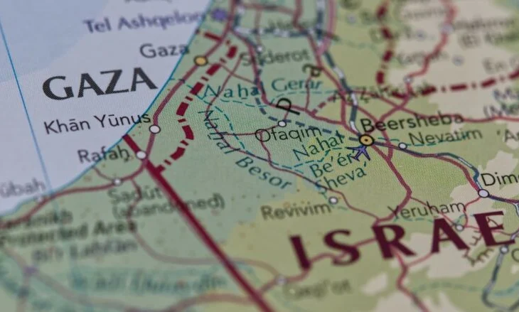 Izraeli dërgon ekipin në Katar për bisedime me Hamasin – a do të shohim një armëpushim në Gaza së shpejti?