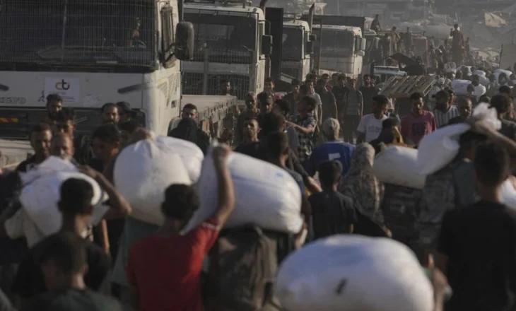 Izraeli shpall pauzë në Gaza për ndihmat, IDF mohon urinë masive, kamionët e parë me ushqime nga Egjipti