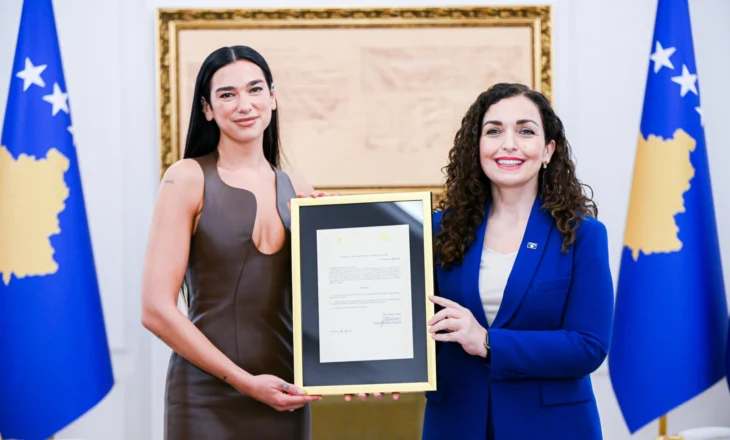 ”Jemi gjithmonë krenare me ty”, Presidentja Osmani i jep shtetësinë kosovare këngëtares Dua Lipa