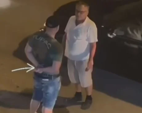 “Jepi gaz, ka armë! Na ndihmo, po na vret”/ Kanos me thikë familjen e kandidates së PD, shpallët në kërkim i riu (Emri)