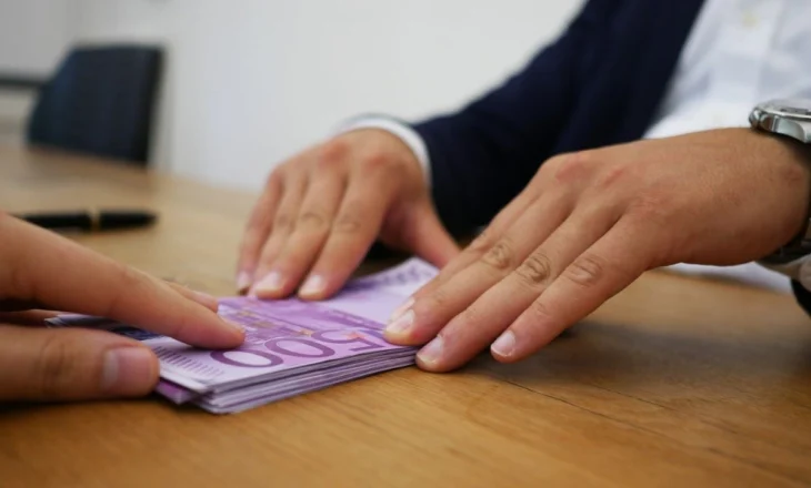 Jepte para me fajde dhe kërcënonte biznesmenët, arrestohet efektivi në Elbasan