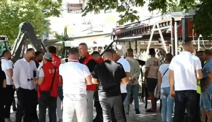 Jo më lokale mbi trotuare! Bizneset në Tiranë nisin lirimin vullnetar të hapësirave publike