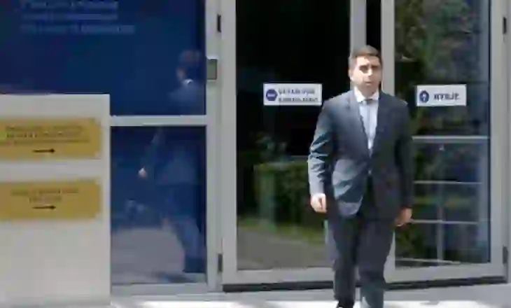 Jonaid Myzyri zyrtarisht i pandehur, GJKKO lë në fuqi dy masat e sigurisë për kreun e Prokurimeve, ja akuzat që…