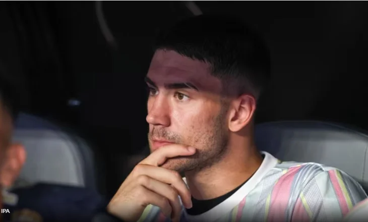 Juventus nis “luftën e ftohtë” me Vlahovic, situatë e tensionuar para grumbullimit