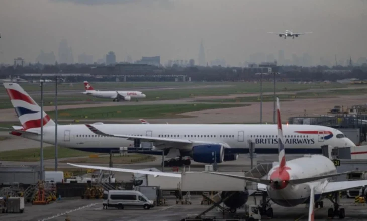 Kaosi në aeroportet në Britani, nis fluturimi i disa prej linjave