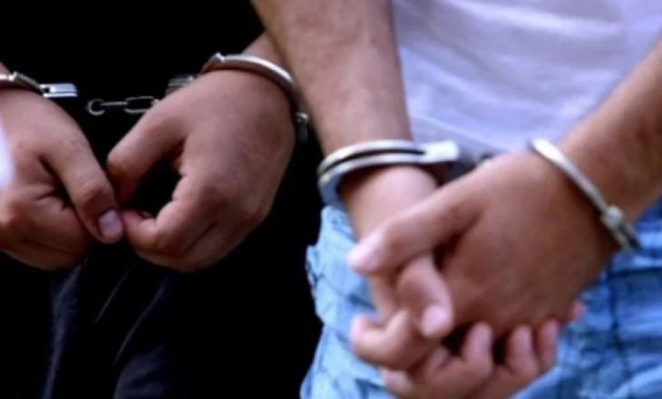 Kapen dy hajdutë në Kavajë, njëri ishte arratisur nga komisariati i Elbasanit (Emrat)