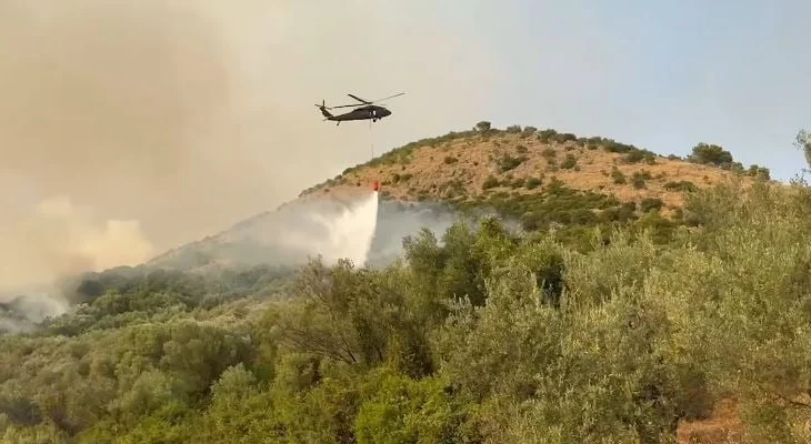 Katër helikopterë dhe mbi 120 forca zjarrfikëse në fshatrat e Delvinës, Vengu: Orët në vijim pritet të jenë të vështira, shkak temperaturat e larta