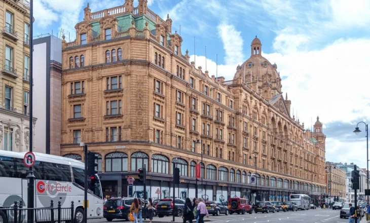 Katër të arrestuar për sulme kibernetike ndaj Marks & Spencer dhe Harrods
