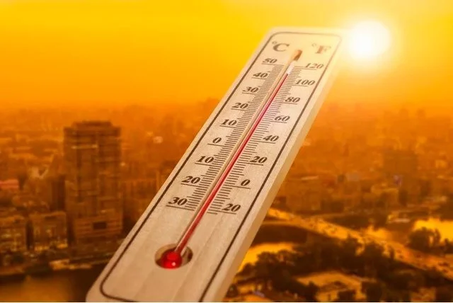 Keni bërë plane për fundjavën?/ Kujdes! Moti me plot të papritura, ja çfarë pritet të ndodhë me temperaturat
