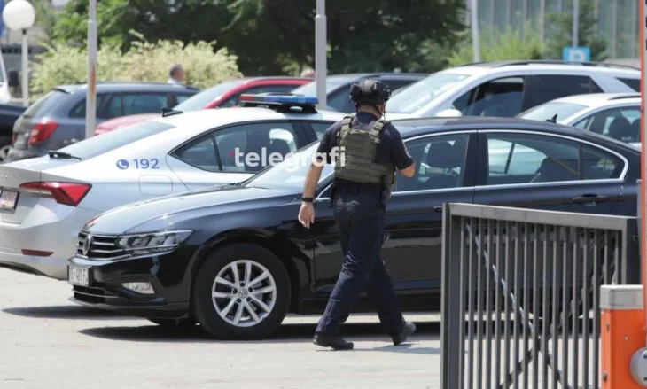 Kërcënimi me bombë në Kuvend, Policia: Dyshohet se thirrja telefonike erdhi nga Serbia