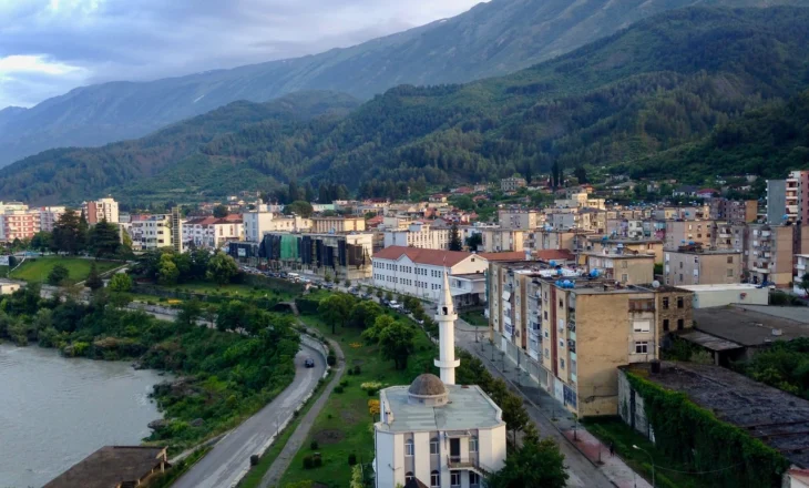 Kërcënohet me thikë një 39-vjeçar në Përmet